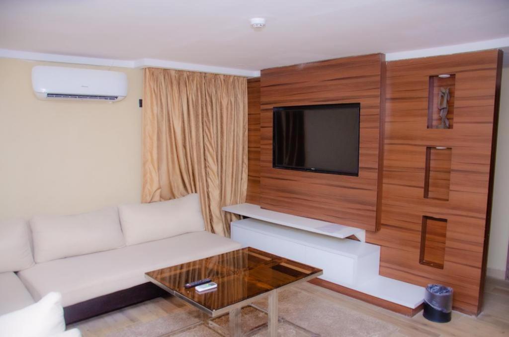 Bon Hotel Nest Ибадан Экстерьер фото