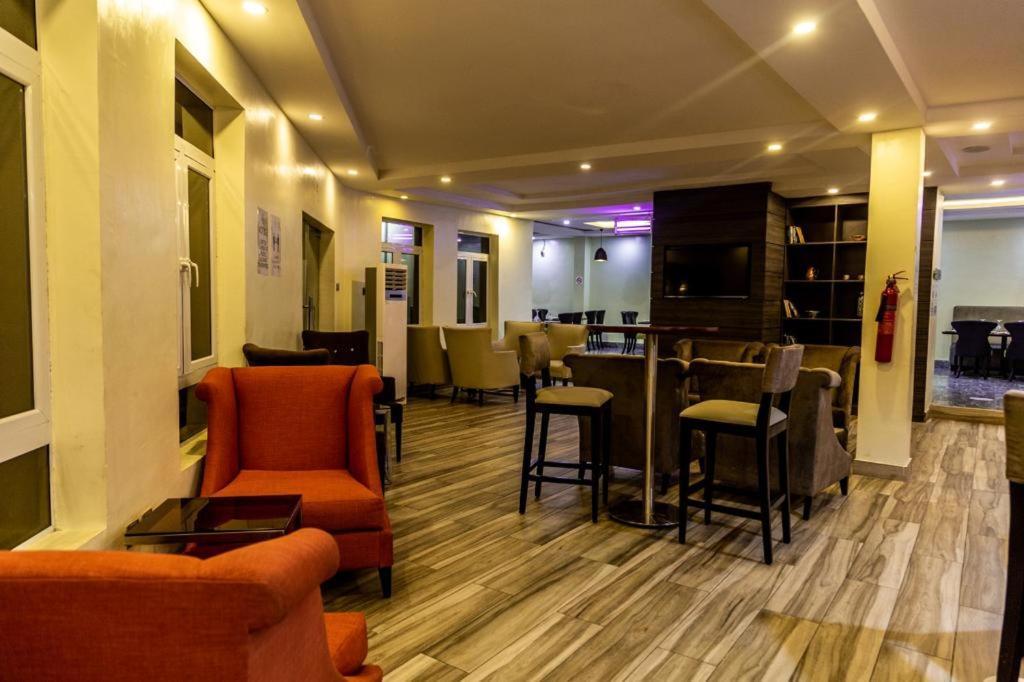 Bon Hotel Nest Ибадан Экстерьер фото