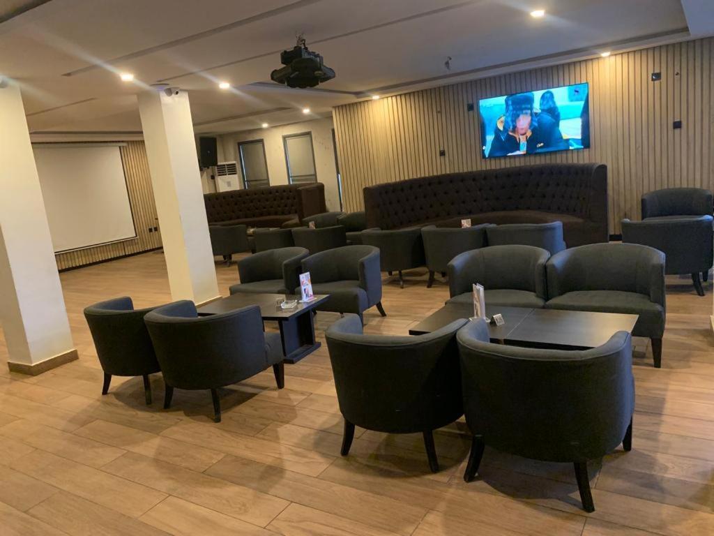 Bon Hotel Nest Ибадан Экстерьер фото