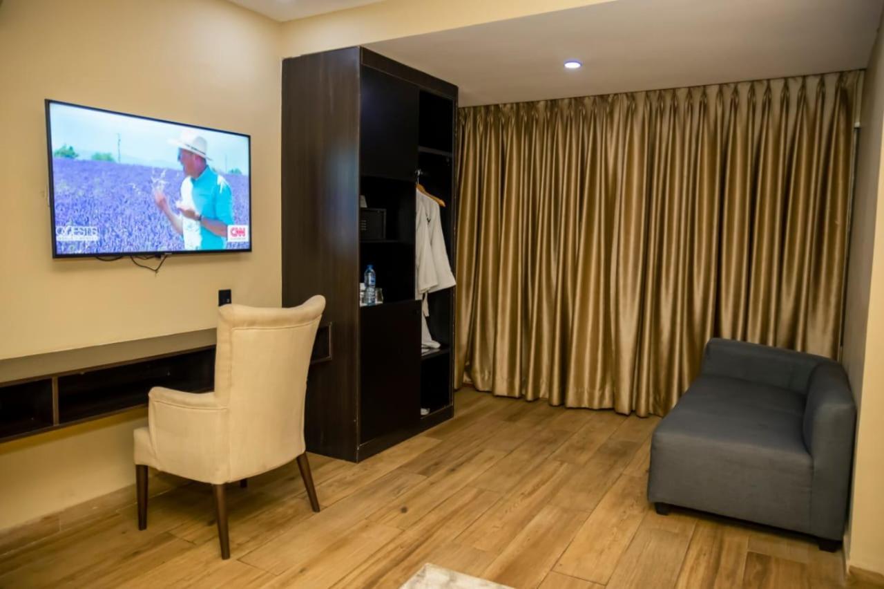 Bon Hotel Nest Ибадан Экстерьер фото